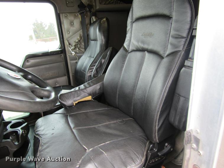 image for item DC4472 2004 Kenworth W900B semi truck