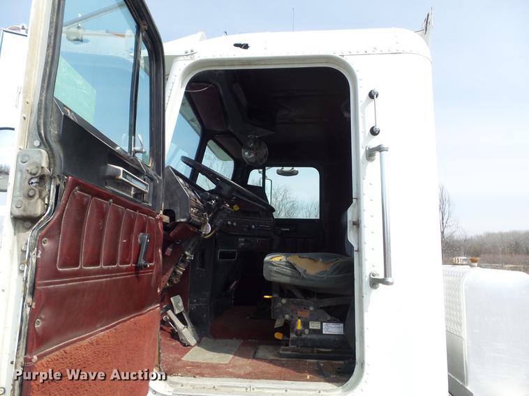 image for item DC7386 1987 Freightliner FLC-64T semi truck