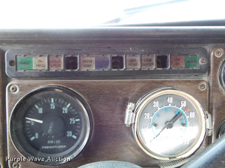 image for item DC7386 1987 Freightliner FLC-64T semi truck