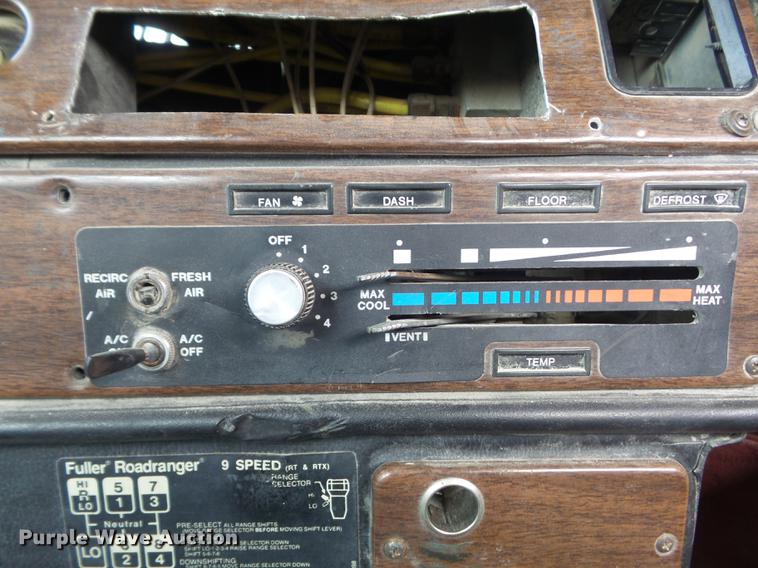 image for item DC7386 1987 Freightliner FLC-64T semi truck