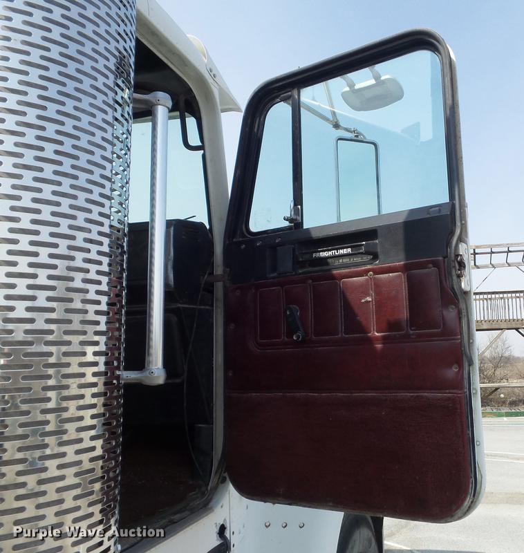 image for item DC7386 1987 Freightliner FLC-64T semi truck