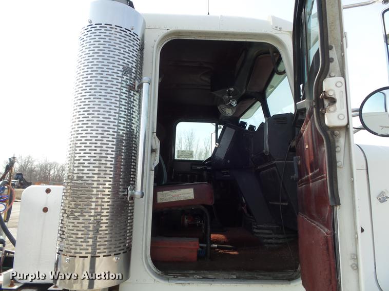 image for item DC7386 1987 Freightliner FLC-64T semi truck