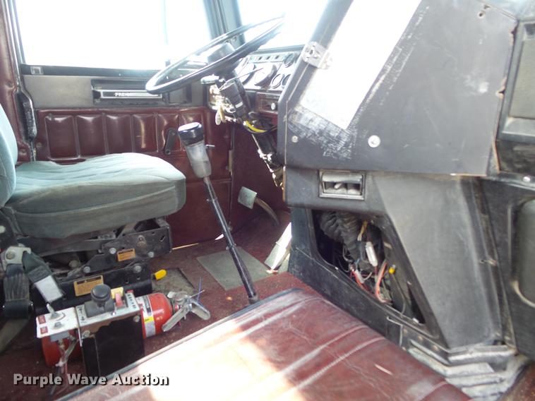 image for item DC7386 1987 Freightliner FLC-64T semi truck