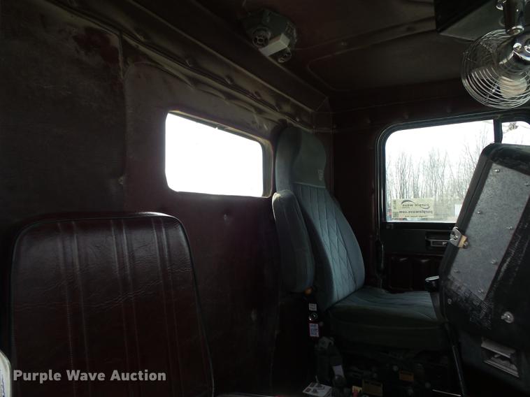 image for item DC7386 1987 Freightliner FLC-64T semi truck