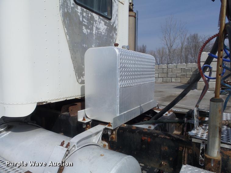 image for item DC7386 1987 Freightliner FLC-64T semi truck