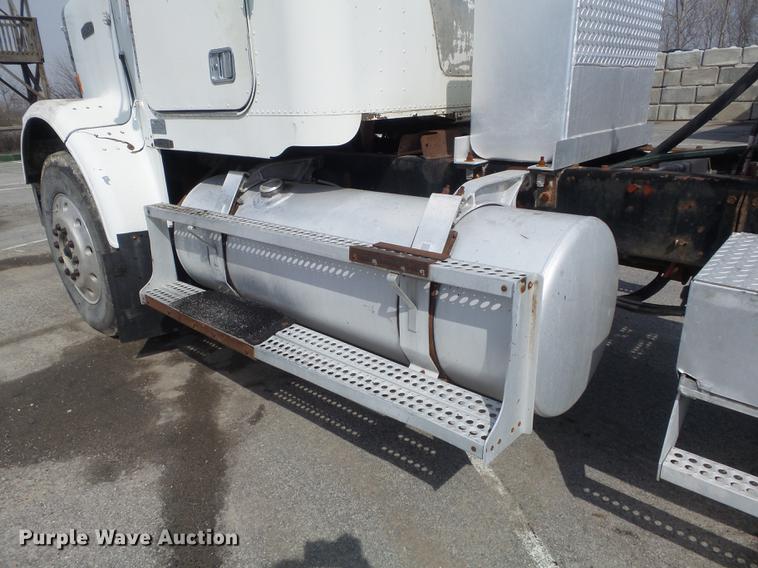 image for item DC7386 1987 Freightliner FLC-64T semi truck