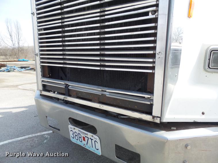 image for item DC7386 1987 Freightliner FLC-64T semi truck