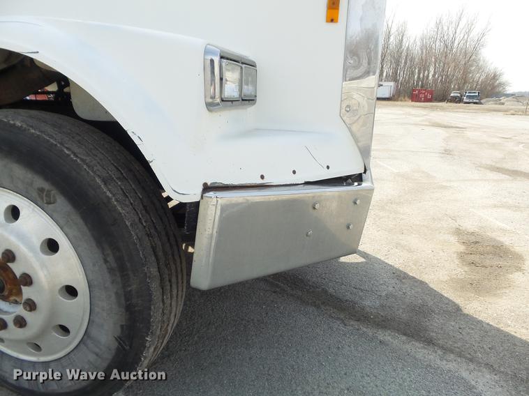 image for item DC7386 1987 Freightliner FLC-64T semi truck