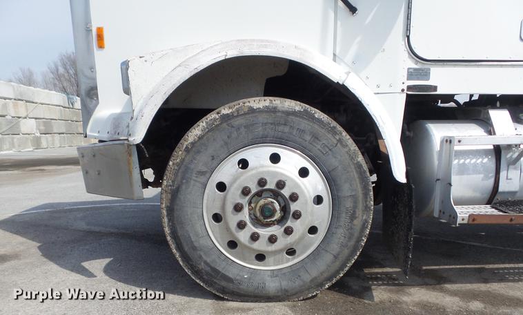 image for item DC7386 1987 Freightliner FLC-64T semi truck