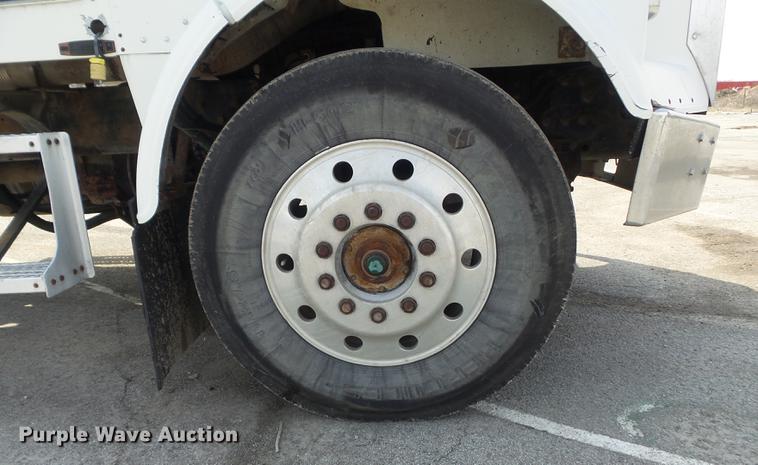 image for item DC7386 1987 Freightliner FLC-64T semi truck