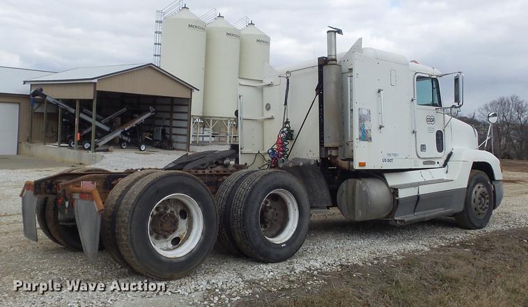 image for item DC7389 1995 Freightliner FLD120 semi truck