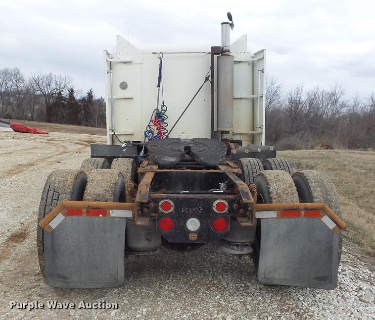 image for item DC7389 1995 Freightliner FLD120 semi truck