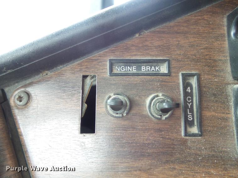 image for item DC7389 1995 Freightliner FLD120 semi truck