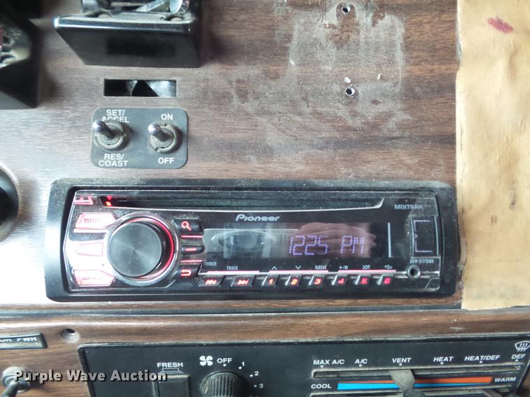 image for item DC7389 1995 Freightliner FLD120 semi truck