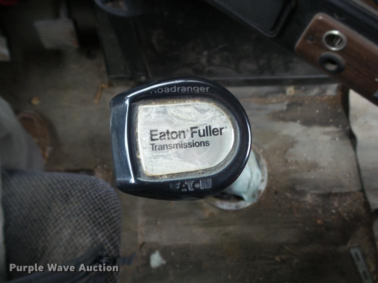 image for item DC7389 1995 Freightliner FLD120 semi truck