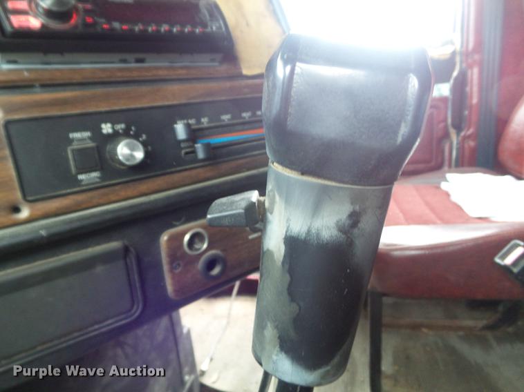 image for item DC7389 1995 Freightliner FLD120 semi truck