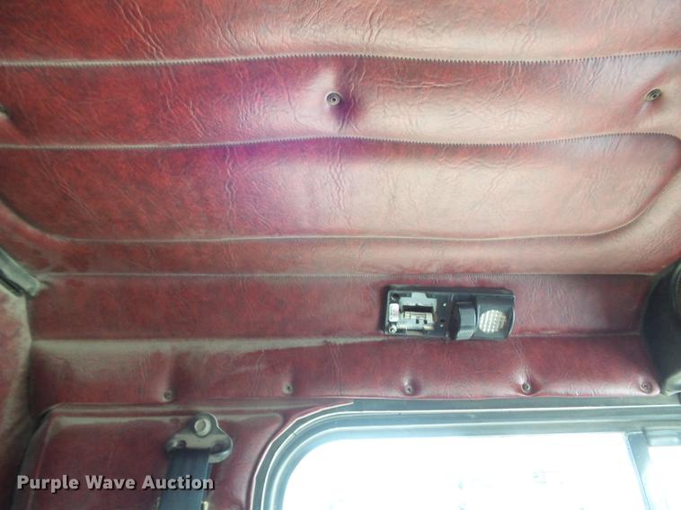 image for item DC7389 1995 Freightliner FLD120 semi truck