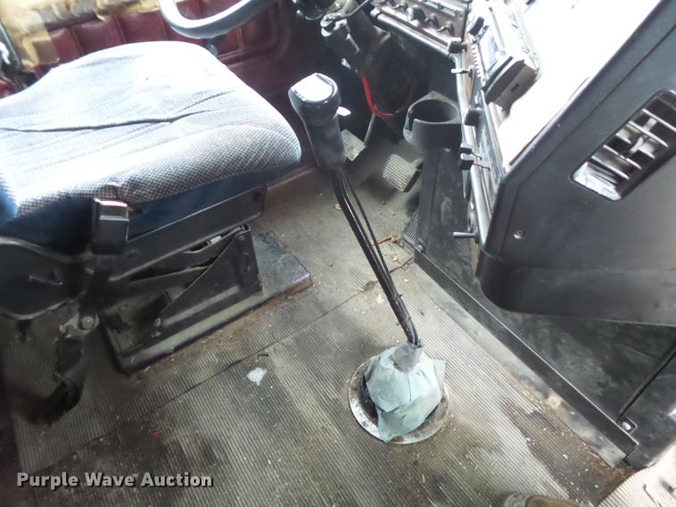 image for item DC7389 1995 Freightliner FLD120 semi truck