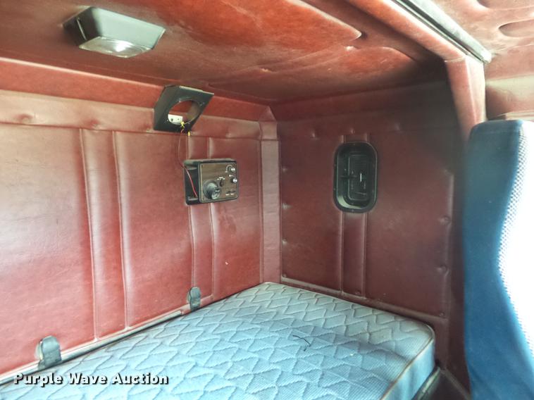 image for item DC7389 1995 Freightliner FLD120 semi truck