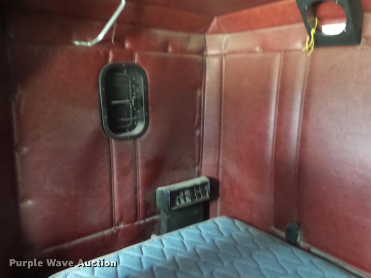 image for item DC7389 1995 Freightliner FLD120 semi truck