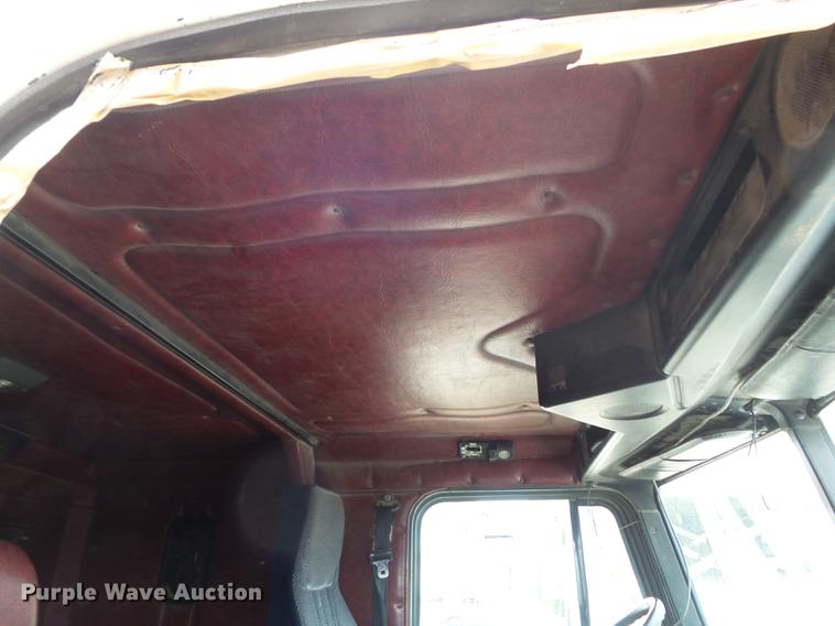 image for item DC7389 1995 Freightliner FLD120 semi truck