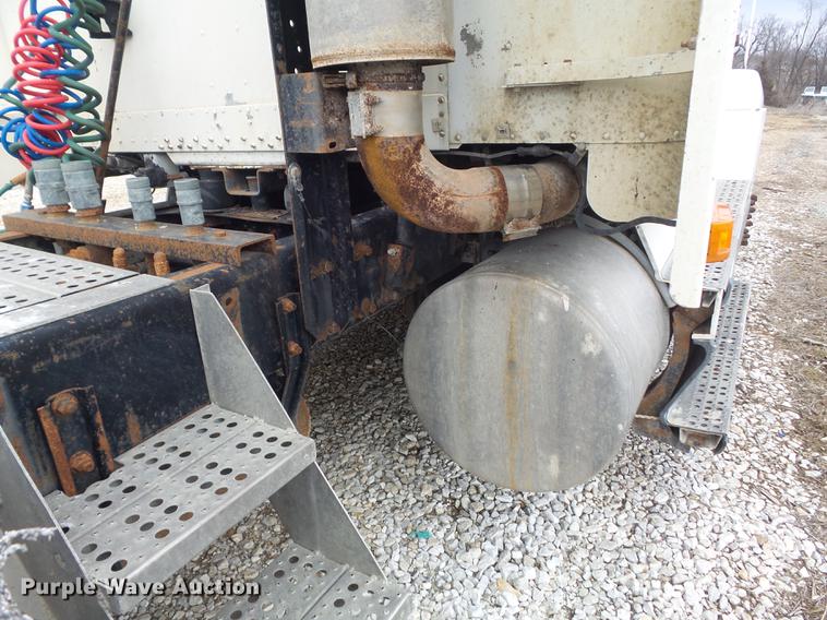 image for item DC7389 1995 Freightliner FLD120 semi truck