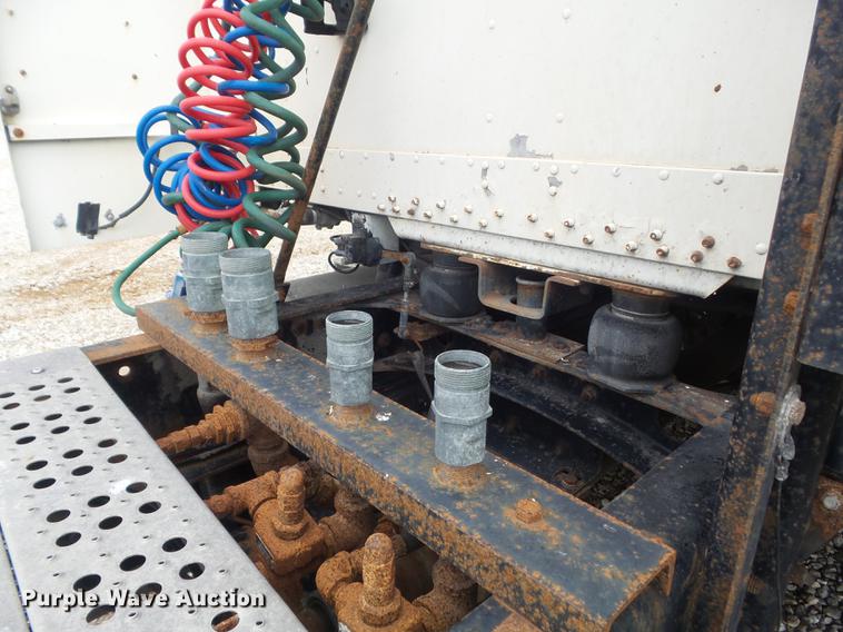 image for item DC7389 1995 Freightliner FLD120 semi truck