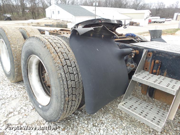 image for item DC7389 1995 Freightliner FLD120 semi truck