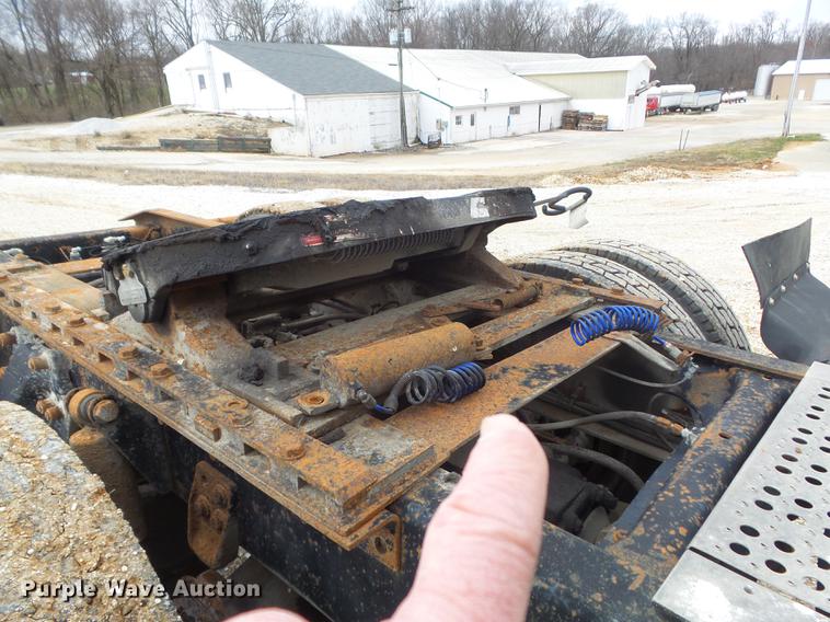 image for item DC7389 1995 Freightliner FLD120 semi truck