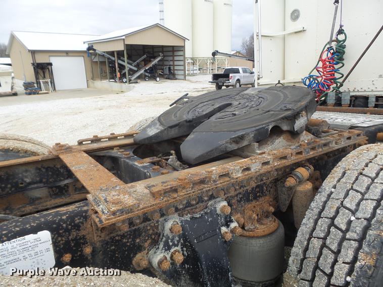 image for item DC7389 1995 Freightliner FLD120 semi truck