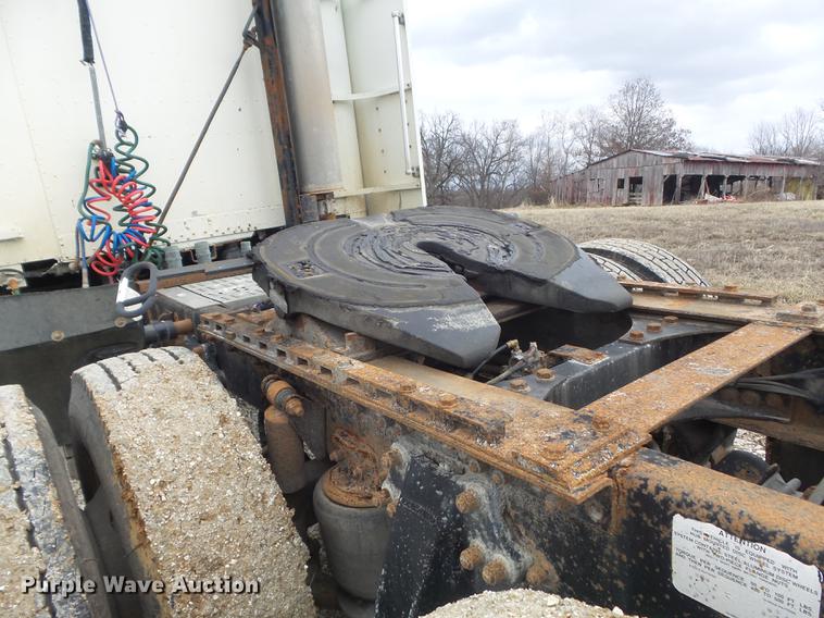 image for item DC7389 1995 Freightliner FLD120 semi truck