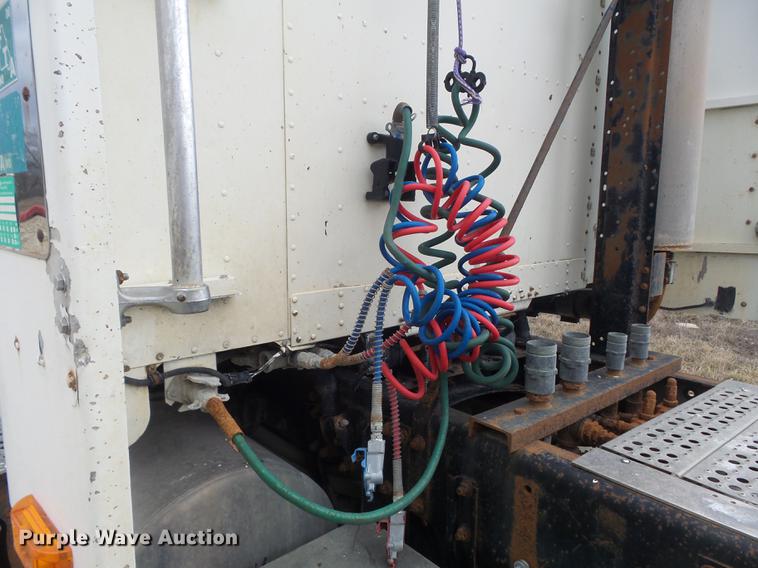 image for item DC7389 1995 Freightliner FLD120 semi truck