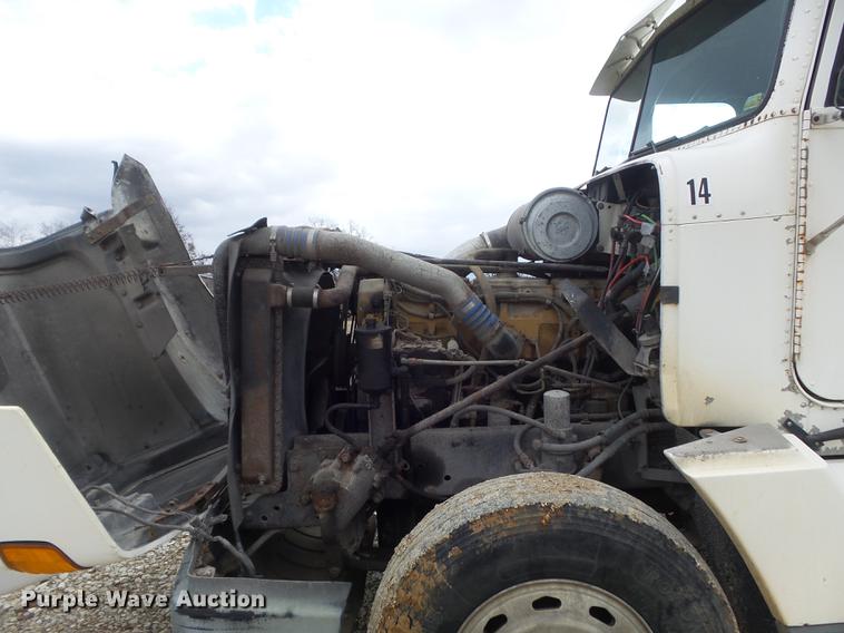 image for item DC7389 1995 Freightliner FLD120 semi truck