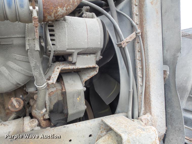 image for item DC7389 1995 Freightliner FLD120 semi truck