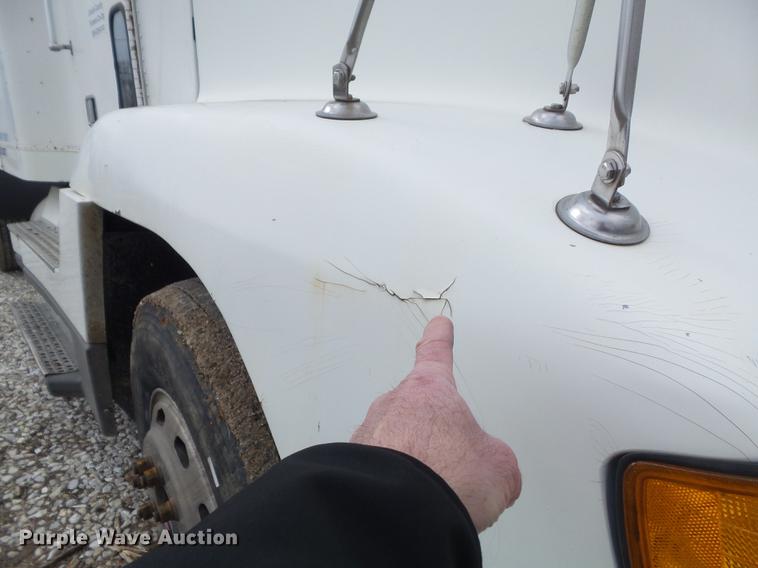 image for item DC7389 1995 Freightliner FLD120 semi truck