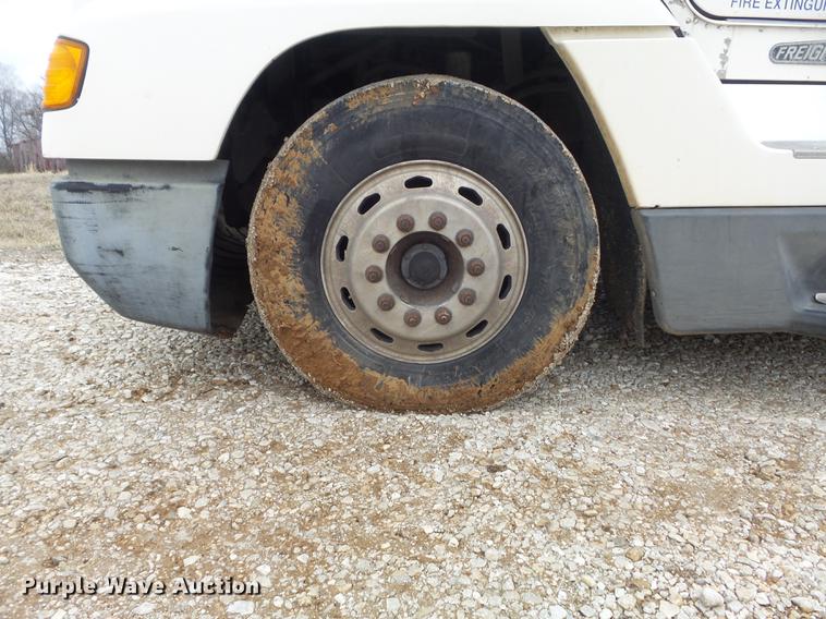 image for item DC7389 1995 Freightliner FLD120 semi truck