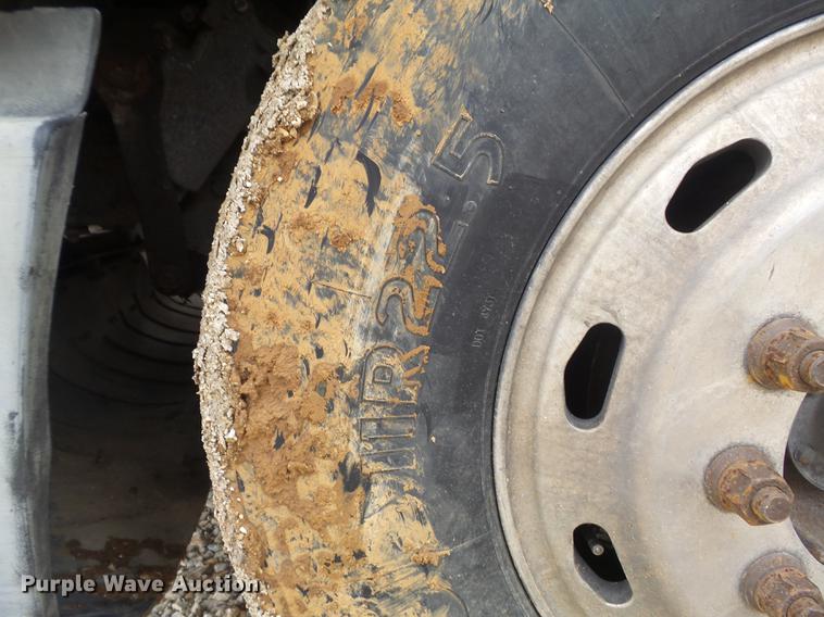 image for item DC7389 1995 Freightliner FLD120 semi truck