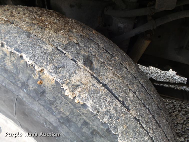 image for item DC7389 1995 Freightliner FLD120 semi truck