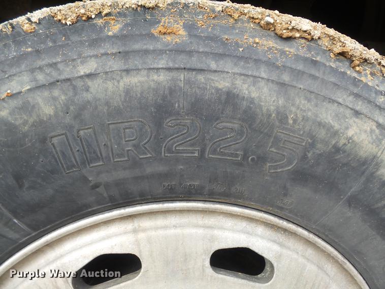 image for item DC7389 1995 Freightliner FLD120 semi truck