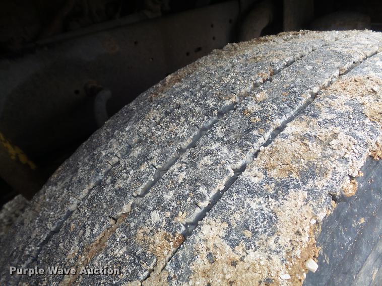 image for item DC7389 1995 Freightliner FLD120 semi truck