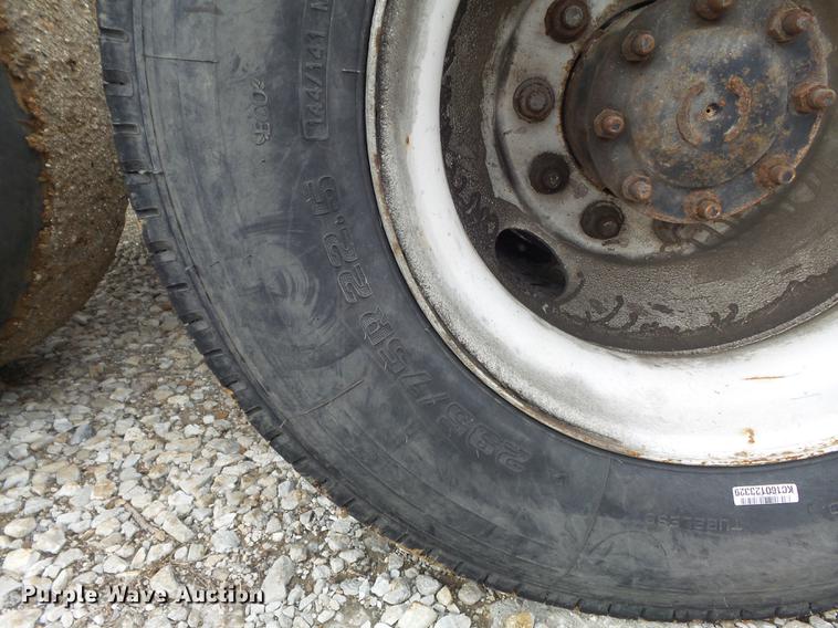 image for item DC7389 1995 Freightliner FLD120 semi truck