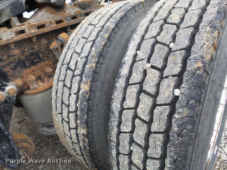 image for item DC7389 1995 Freightliner FLD120 semi truck