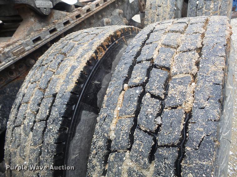 image for item DC7389 1995 Freightliner FLD120 semi truck