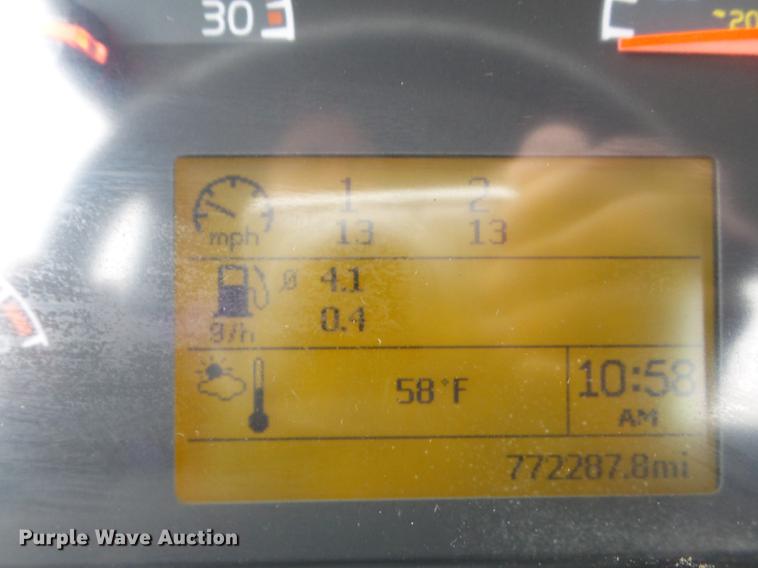 image for item DC7396 2005 Volvo VNL semi truck