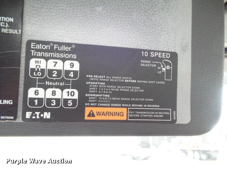 image for item DC7396 2005 Volvo VNL semi truck