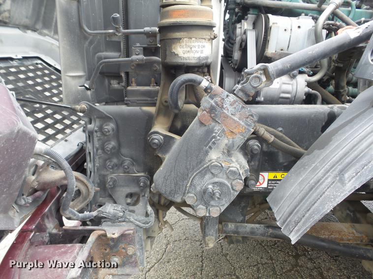 image for item DC7396 2005 Volvo VNL semi truck