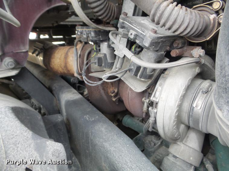 image for item DC7396 2005 Volvo VNL semi truck