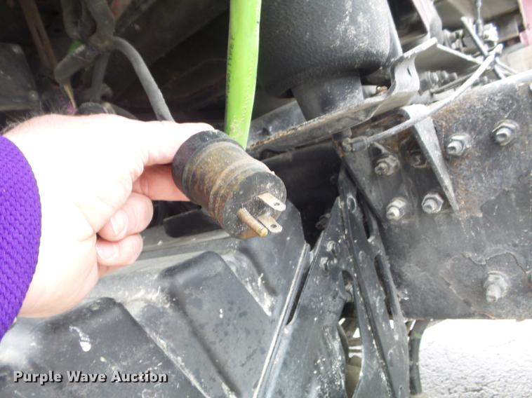 image for item DC7396 2005 Volvo VNL semi truck