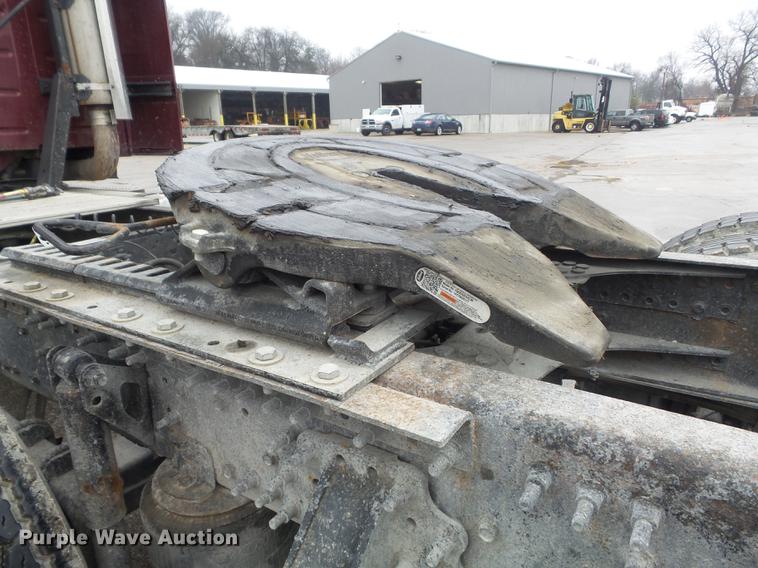 image for item DC7396 2005 Volvo VNL semi truck