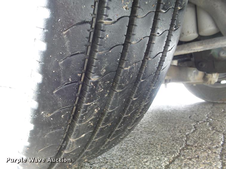 image for item DC7396 2005 Volvo VNL semi truck